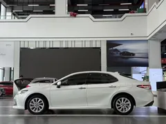 2021 Toyota Camry 2.0G Luxury, белый — фото 13
