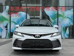 2021 Toyota Camry 2.5G Luxury, белый — фото 2