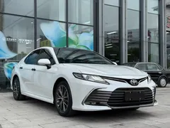 2021 Toyota Camry 2.5G Luxury, белый — фото 3