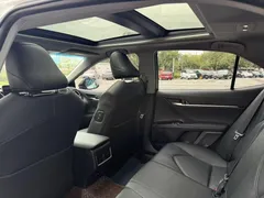2021 Toyota Camry 2.5G Luxury, белый — фото 5