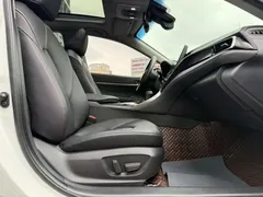 2021 Toyota Camry 2.5G Luxury, белый — фото 7