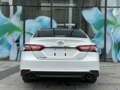 2021 Toyota Camry 2.5G Luxury, белый — фото 12