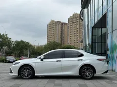 2021 Toyota Camry 2.5G Luxury, белый — фото 14