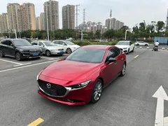 2021 Mazda Mazda3 2.0L AT, красный — фото 1
