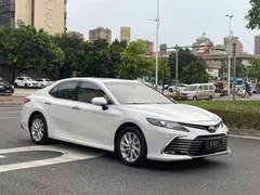 2021 Toyota Camry 2.0G Luxury, белый — фото 3