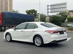 2021 Toyota Camry 2.0G Luxury, белый — фото 6