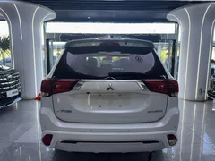 2021 Mitsubishi Outlander 2.4L 4WD 5-seat, белый — фото 4