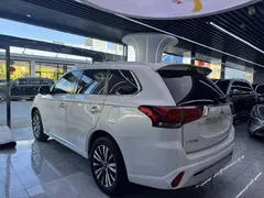 2021 Mitsubishi Outlander 2.4L 4WD 5-seat, белый — фото 6