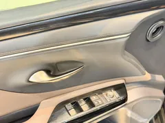 2021 Lexus ES 200 Excellence, чёрный — фото 10