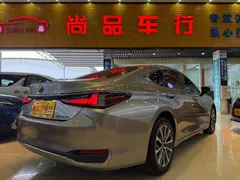2021 Lexus ES 200 Excellence — фото 13