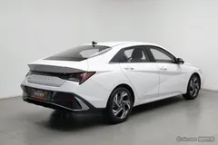 2023 Hyundai Elantra 1.5L CVT LUX Premium, белый — фото 2