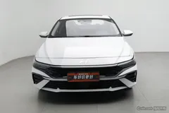 2023 Hyundai Elantra 1.5L CVT LUX Premium, белый — фото 3