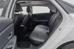 2023 Hyundai Elantra 1.5L CVT LUX Premium, белый — фото 19