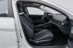 2023 Hyundai Elantra 1.5L CVT LUX Premium, белый — фото 22