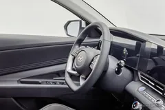 2023 Hyundai Elantra 1.5L CVT LUX Premium, белый — фото 23