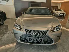 2022 Lexus ES 200 Excellence — фото 3