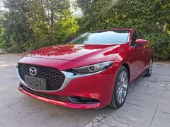 2021 Mazda Mazda3 2.0L AT, красный — фото 1