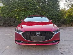 2021 Mazda Mazda3 2.0L AT, красный — фото 2