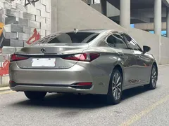 2022 Lexus ES 200 Excellence — фото 4