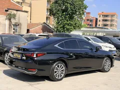 2021 Lexus ES 200 Excellence, чёрный — фото 4