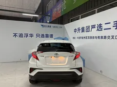 2022 Toyota C-HR 2.0L Leading, белый — фото 4
