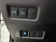 2022 Toyota C-HR 2.0L Leading, белый — фото 10