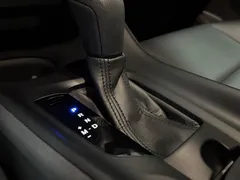 2022 Toyota C-HR 2.0L Leading, белый — фото 19
