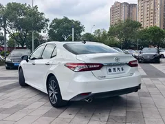 2021 Toyota Camry 2.5G Luxury, белый — фото 6