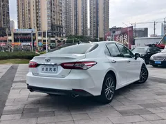 2021 Toyota Camry 2.5G Luxury, белый — фото 7