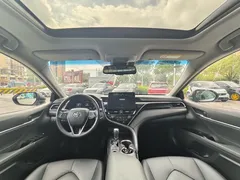 2021 Toyota Camry 2.5G Luxury, белый — фото 14