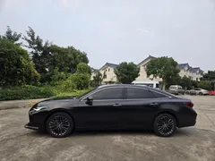2022 Toyota Avalon 2.0L XLE Premium, чёрный — фото 3
