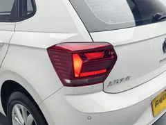 2021 Volkswagen Polo Plus 1.5L AT Colorful Tech, белый — фото 19