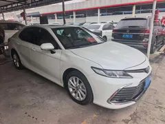 2023 Toyota Camry 2.0E Elite, белый — фото 3