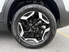 2023 Kia Seltos 1.5L IVT Premium, белый — фото 25