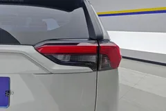 2022 Toyota RAV4 2.0L CVT 2WD Fashion, белый — фото 8