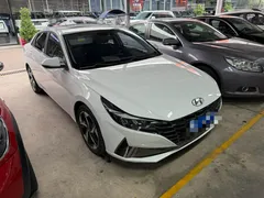 2022 Hyundai Elantra 1.5L CVT LUX Black Knight Limited Edition, белый — фото 3