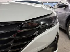 2022 Hyundai Elantra 1.5L CVT LUX Black Knight Limited Edition, белый — фото 4