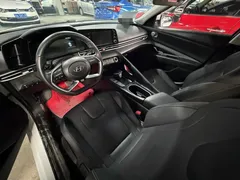 2022 Hyundai Elantra 1.5L CVT LUX Black Knight Limited Edition, белый — фото 6