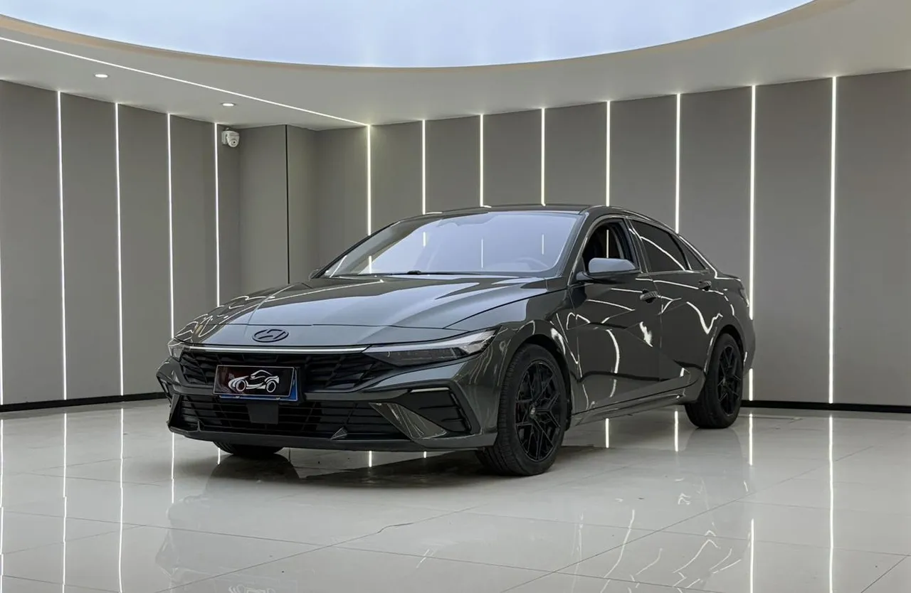 2023 Hyundai Elantra 1.5L CVT LUX Premium