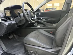 2023 Hyundai Elantra 1.5L CVT LUX Premium — фото 4