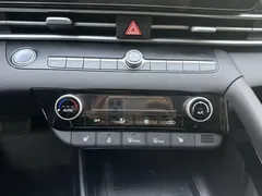 2023 Hyundai Elantra 1.5L CVT LUX Premium — фото 10