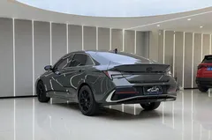 2023 Hyundai Elantra 1.5L CVT LUX Premium — фото 17