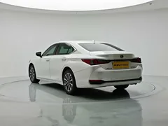 2022 Lexus ES 200 Excellence, белый — фото 4