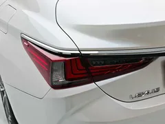 2022 Lexus ES 200 Excellence, белый — фото 18