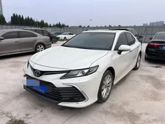 2023 Toyota Camry 2.0G Luxury, белый — фото 1