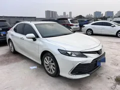 2023 Toyota Camry 2.0G Luxury, белый — фото 2