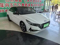 2021 Hyundai Elantra 1.5L CVT LUX Premium, белый — фото 3