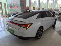 2021 Hyundai Elantra 1.5L CVT LUX Premium, белый — фото 4