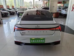 2021 Hyundai Elantra 1.5L CVT LUX Premium, белый — фото 5