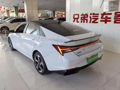 2021 Hyundai Elantra 1.5L CVT LUX Premium, белый — фото 6